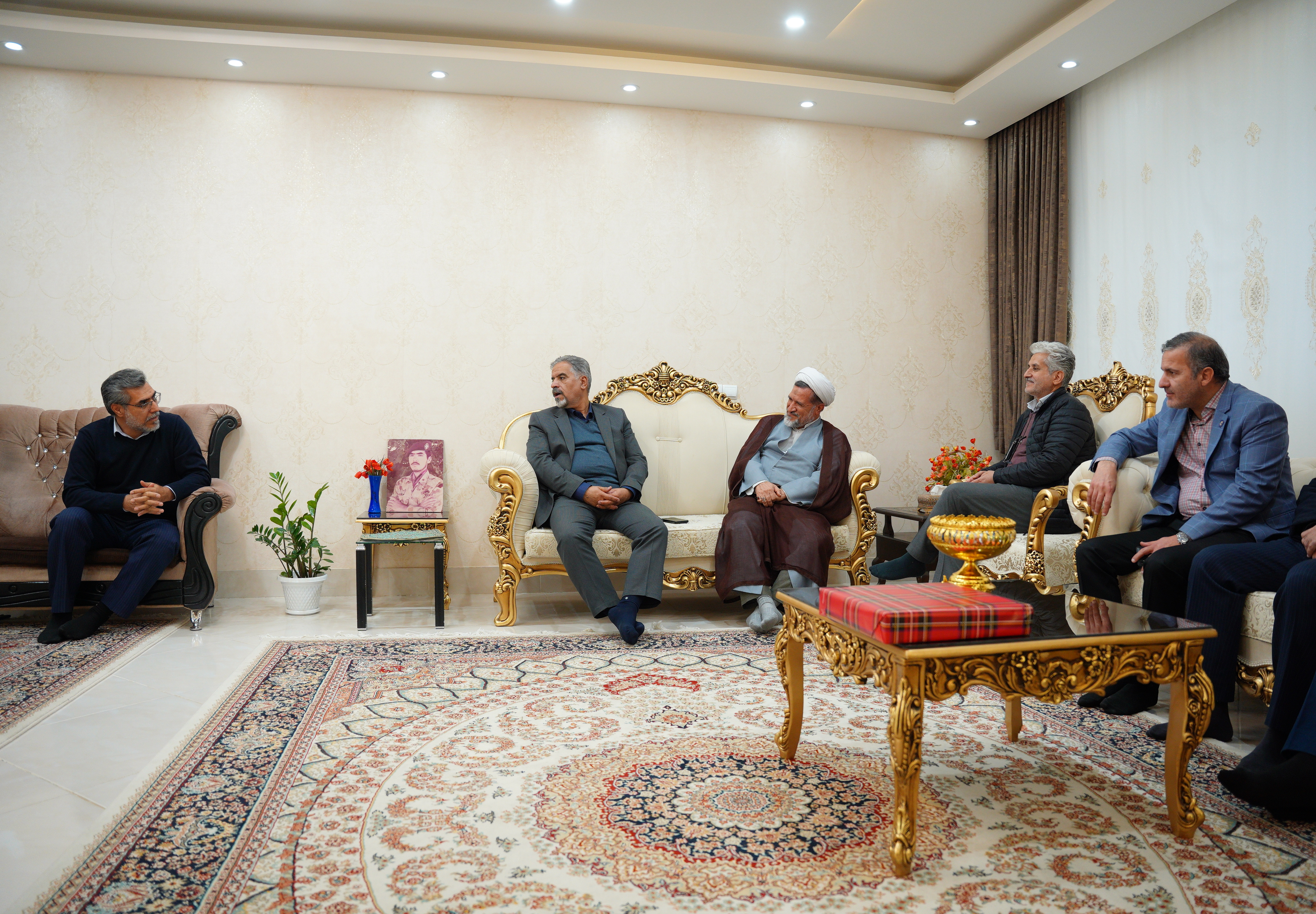 دیدار مسئولان دانشگاه با خانواده‌های شهدا و ایثارگران