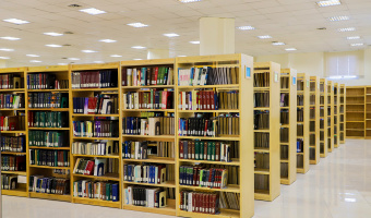 اهدای ۲۴۵۰ جلد کتاب نفیس به دانشگاه بیرجند